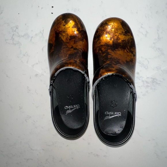 Brown and Black Clogs - Picture 6 of 16